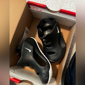 Brand new in box toddler boys Nike sandals.